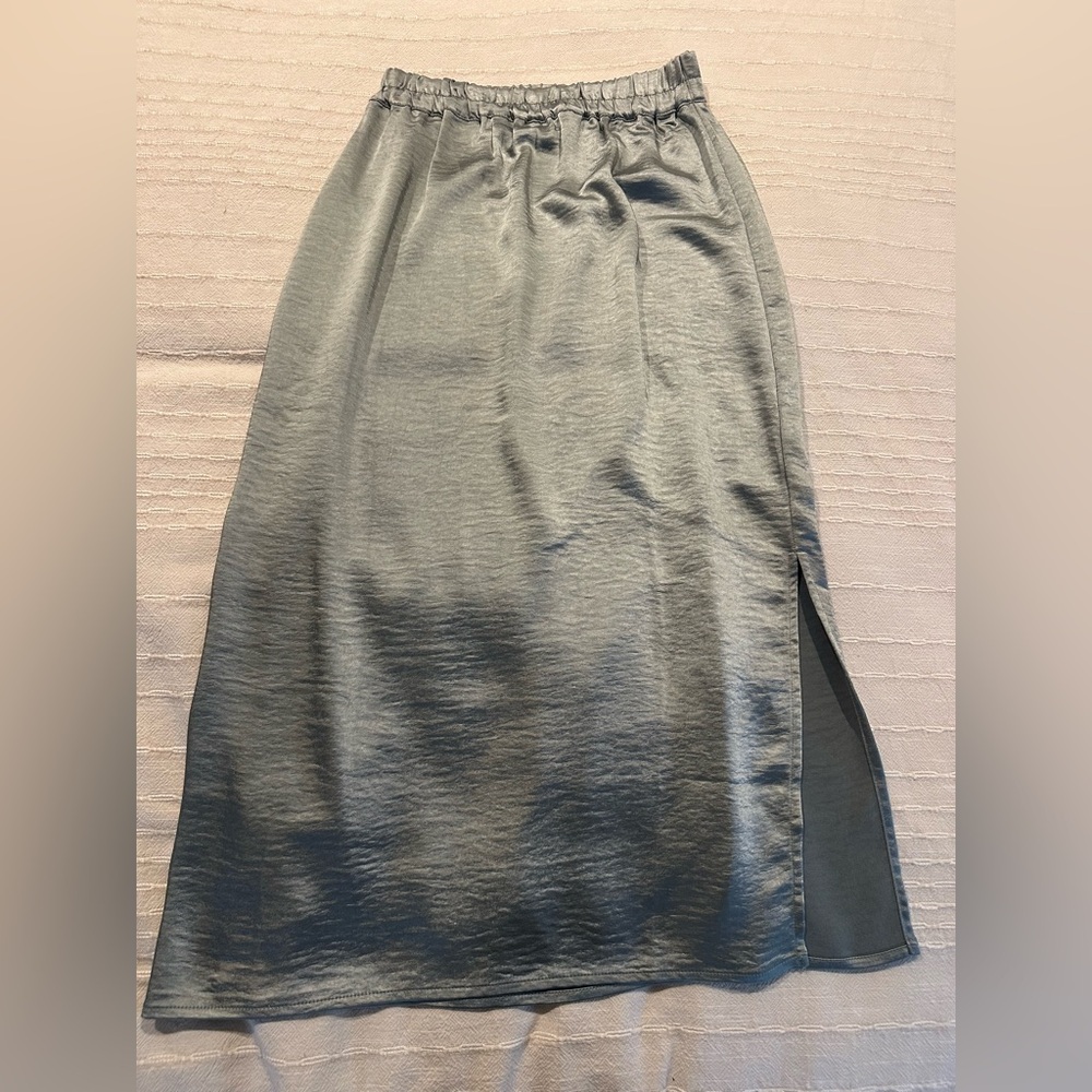 GAP Mint color satin midi skirt